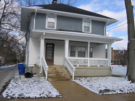 405 East Hannah Street | 6 students in 4 singles & 1 double | Features 1 bathroom, air conditioning and a covered porch