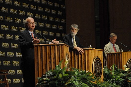 Reserved seating is available to Society members at on-campus lectures.  Pictured is the Timothy and Sharon Ubben lecture that featured Karl Rove and Howard Dean on September 11, 2009.