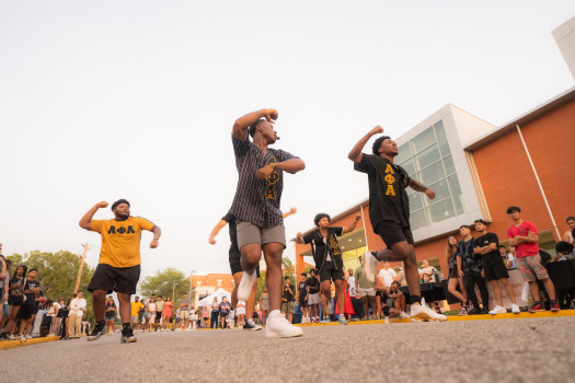 ΑΦΑ members dancing during the CDI block party