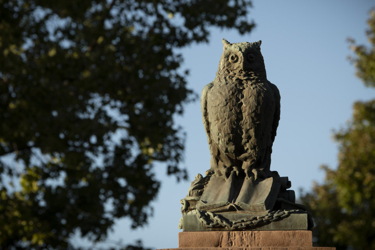 The owl statue among leafy trees