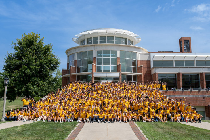Class of 2029 gathers for photo on move-in day