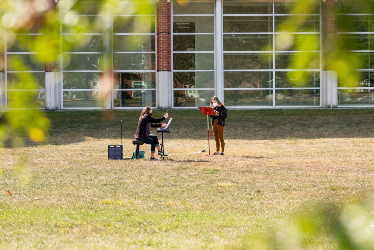 Outdoors music lesson in Bowman Park