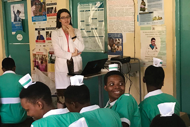 Sajel Tremblay Nuwamanaya ’12 teaching hospital staff members and nursing students in Rukungiri, Uganda, about family planning during a mission month in January during her residency.