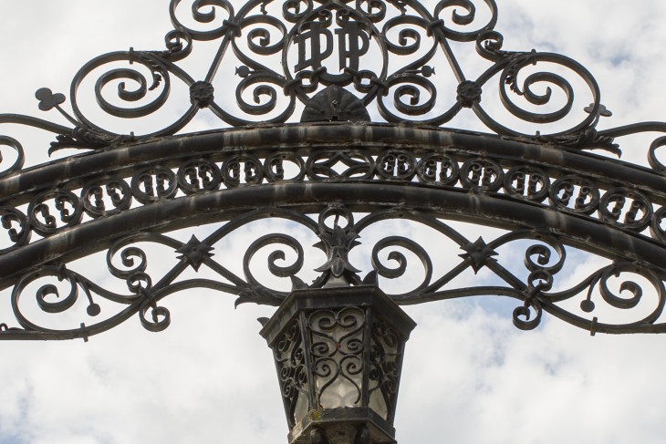 Class of 1890 Gate in detail