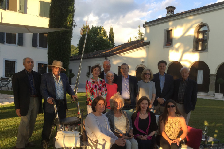A group of alumni standing together outside a villa in Italy.
