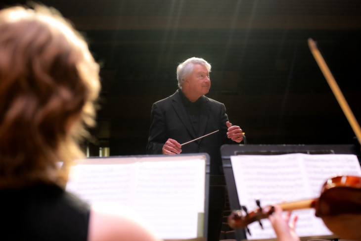 Orcenith Smith with orchestra students