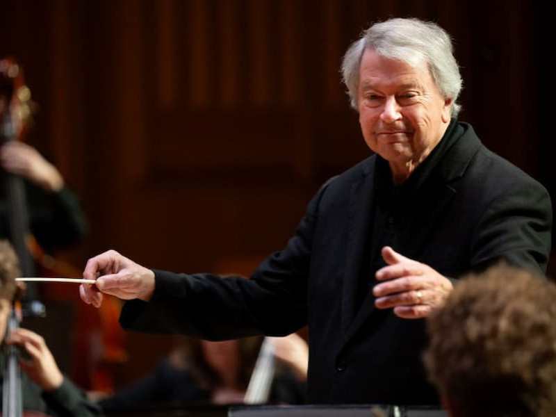 Orcenith Smith conducts orchestra