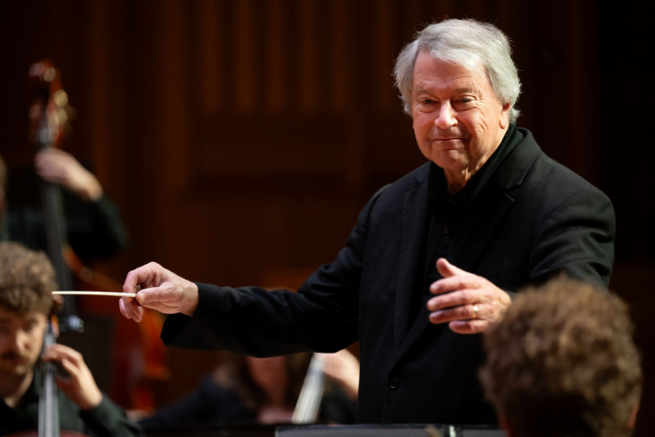 Orcenith Smith conducts orchestra