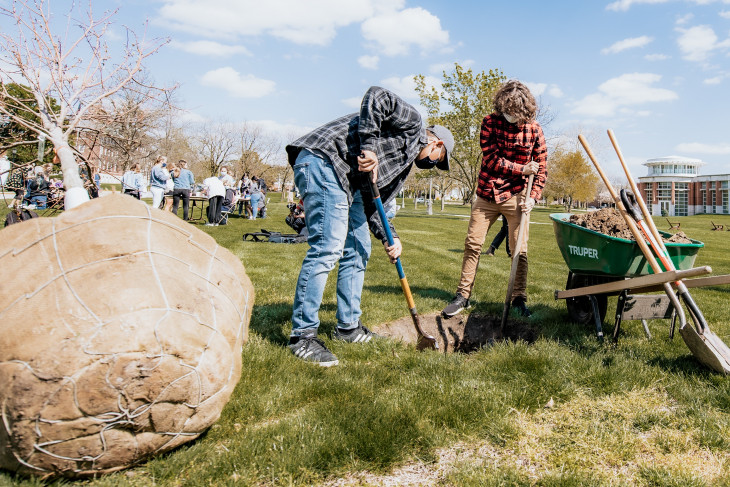 Tree planting on Earth Day 