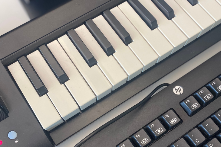 Image of a midi keyboard located in the mitc lab, housed within at DePauw University's Music Library