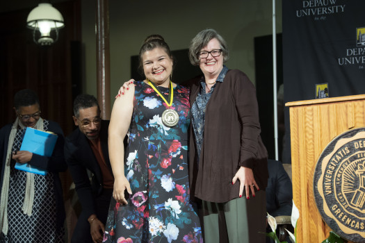 Dr. Anne Harris presents Murad Medal to Abigail Martin '19
