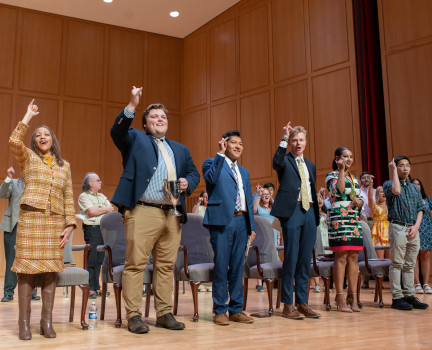 DePauwCapella caps off the night's events with A Toast to DePauw!