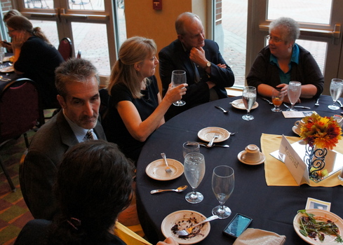 2012 Mendenhall Speaker, Samuel Freedman, in conversation with a student during the Mendenhall Dinner.