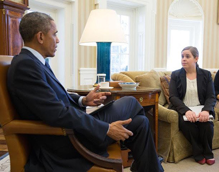 Media Fellow Bess Evans '07 talking with President Barack Obama