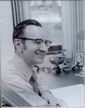 Dr. Robert Weiss