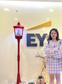 Linh Nguyen '23 on her internship at Ernst & Young (EY)