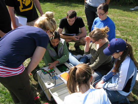 Environmental Geophysics students analyzing seismic wave arrivals gathered using the Department's refraction seismograph.