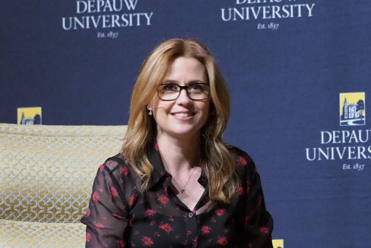 Closeup of Jenna Fischer during an Ubben Lecture