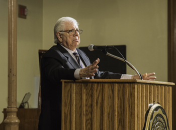 Carl Bernstein at the lecturn during his Ubben Lecture