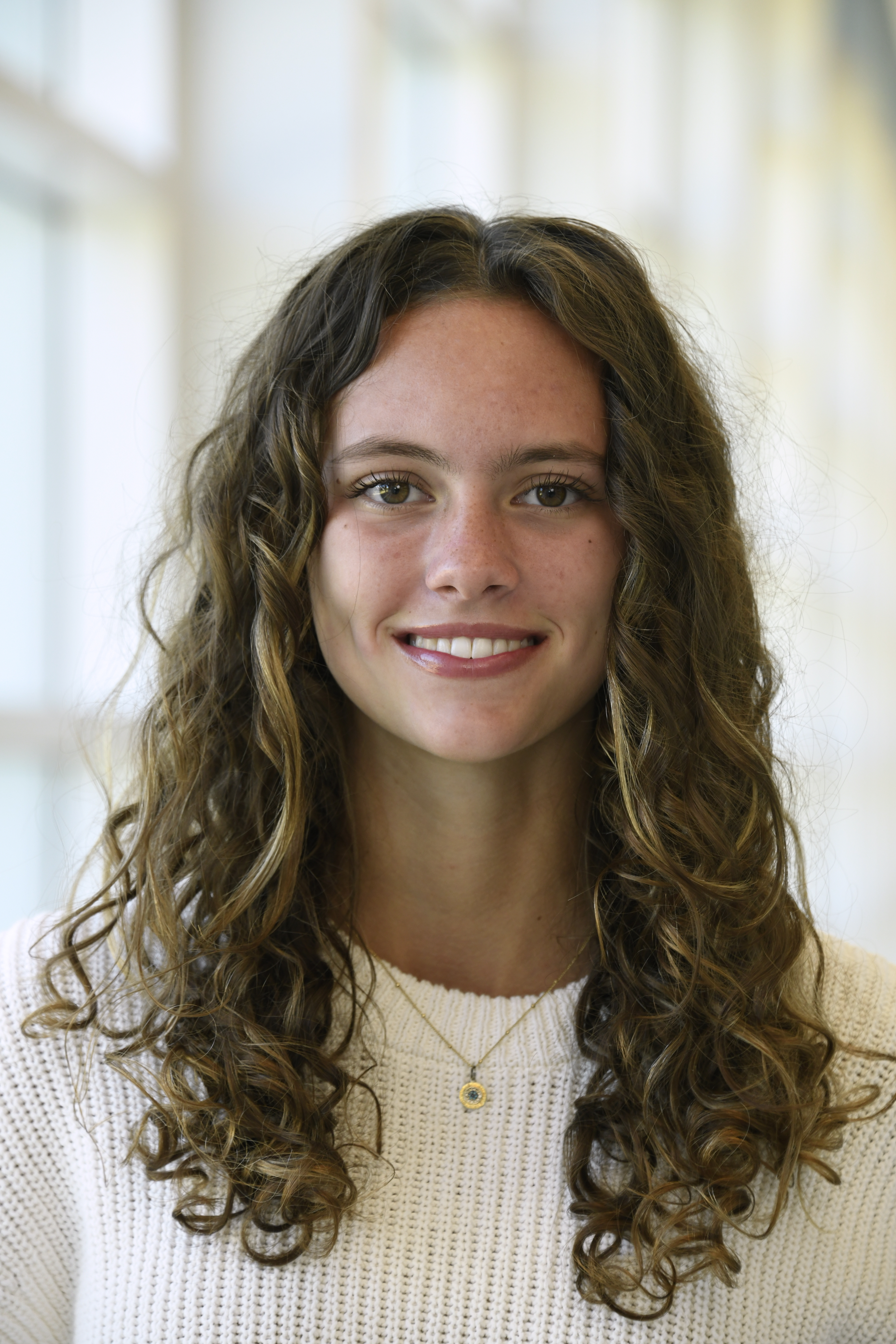 Sydney Commo headshot