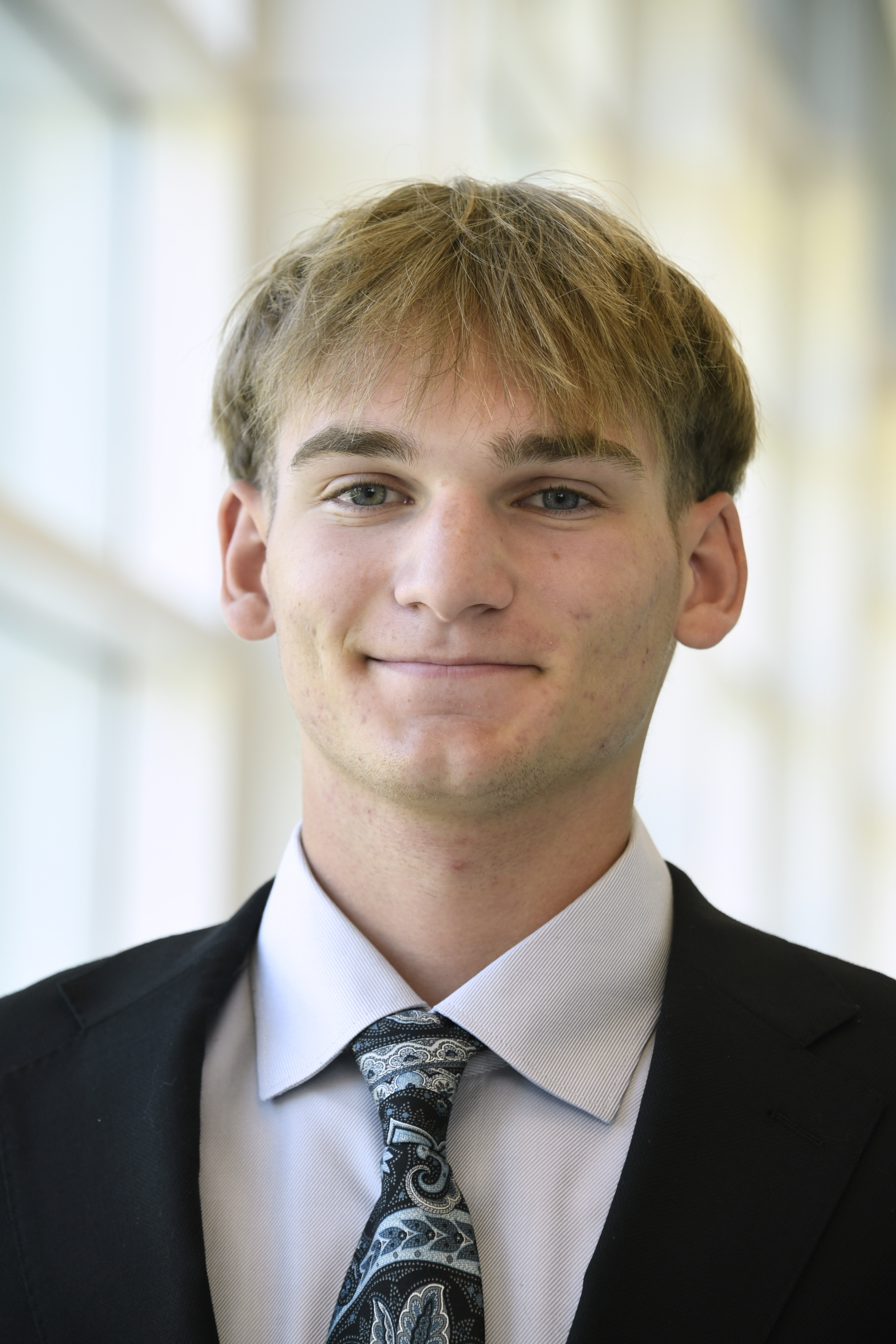 Carson Dubes headshot