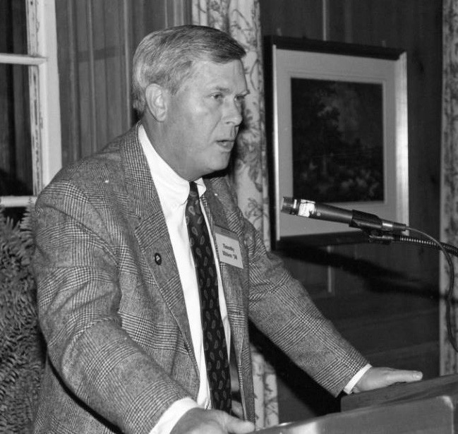 Tim Ubben speaking behind a podium