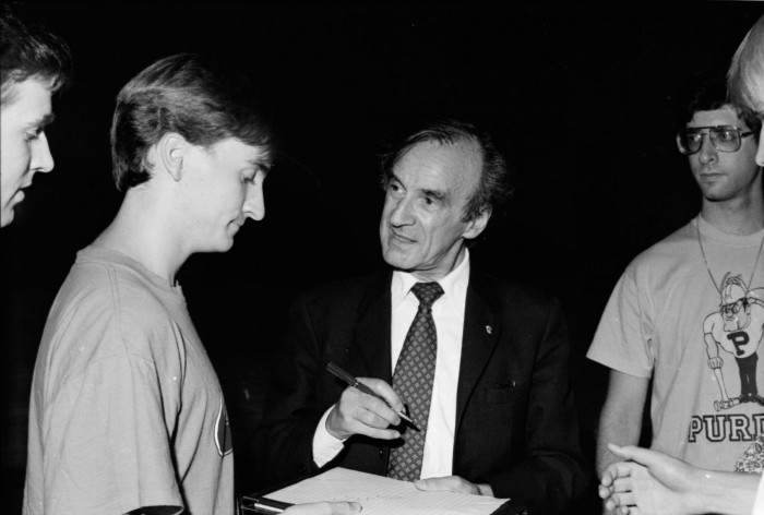 Elie Wiesel talking with students