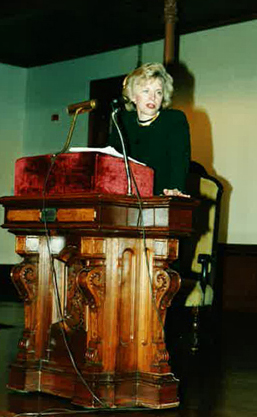 Lynne Chaney delivering an Ubben Lecture
