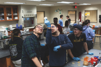 Andy Kehr and students in Winter Term lab