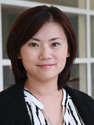 Ming Kuo Smiling woman