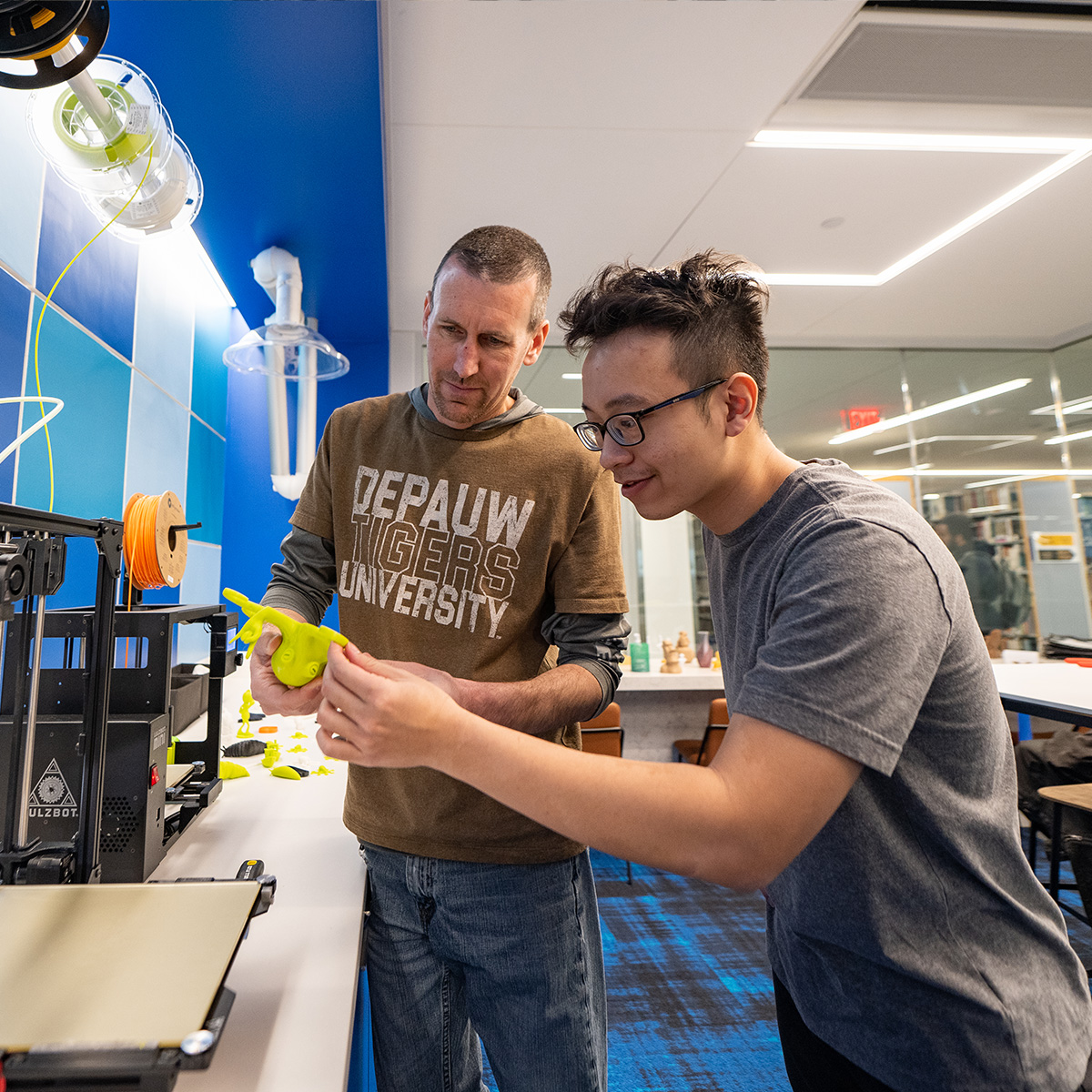 Students working in the Tenzer lab