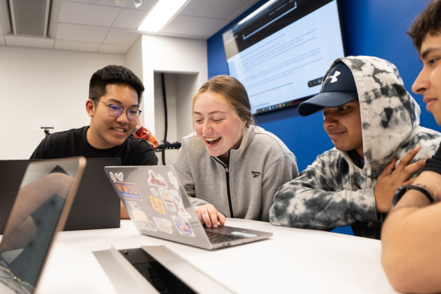 Three ITAP Students looking at a computer 
