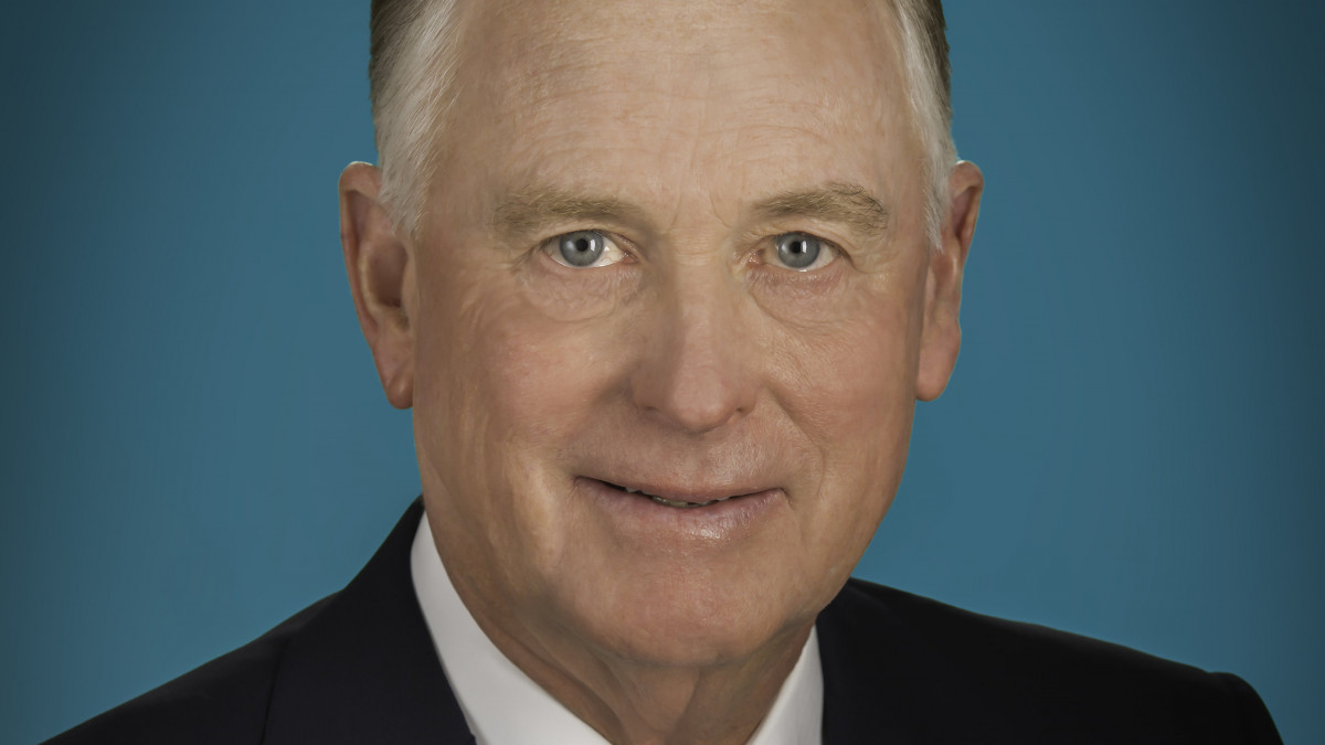 Dan Quayle '69 is sworn in as vice president