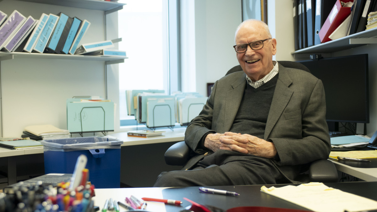 DePauw Joins Nation in Remembering Former Congressman Lee Hamilton &rsquo;52