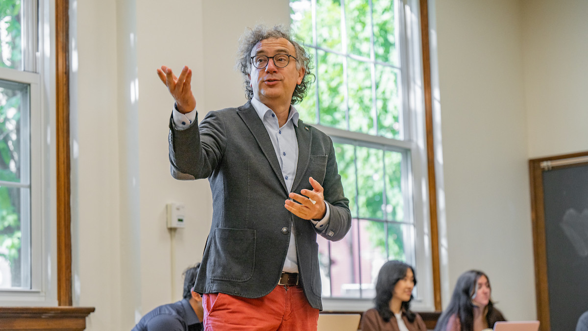 Professor David Alvarez receives prestigious Fulbright award