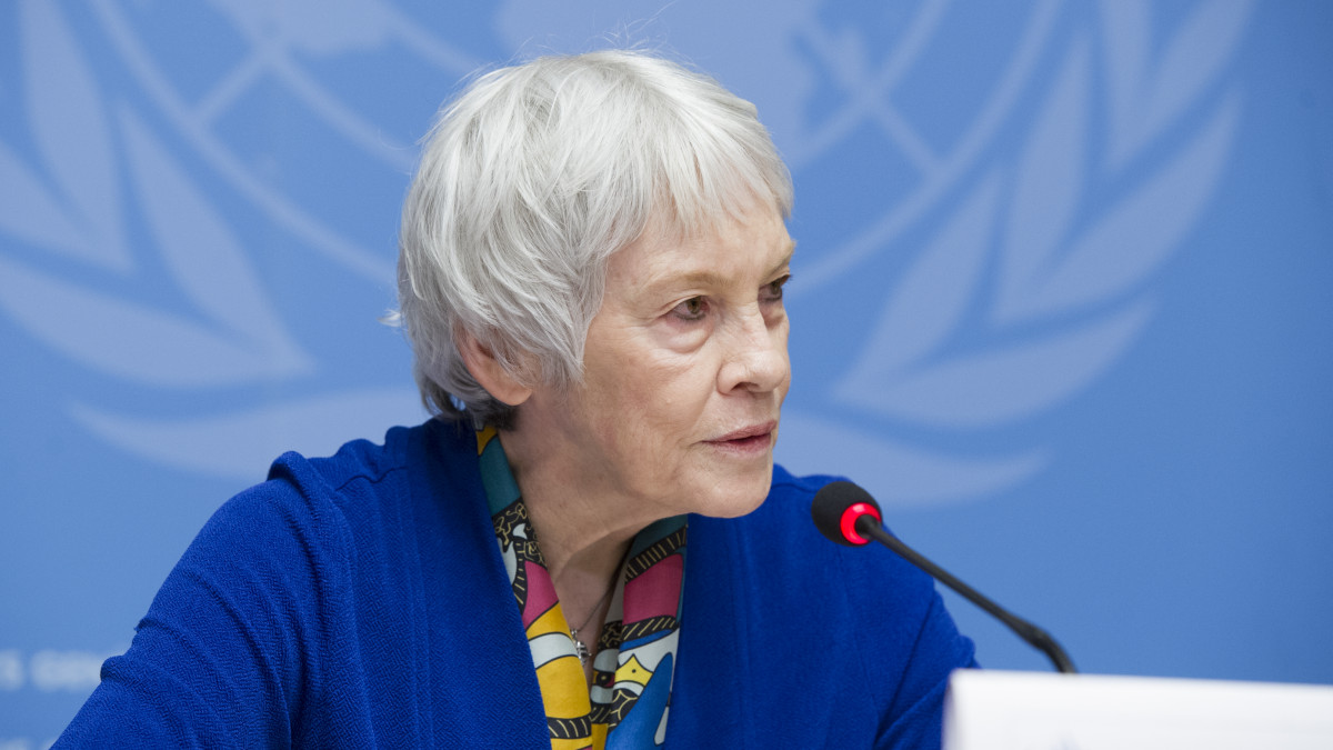 Karen Koning AbuZayd '63 addresses a UN conference
