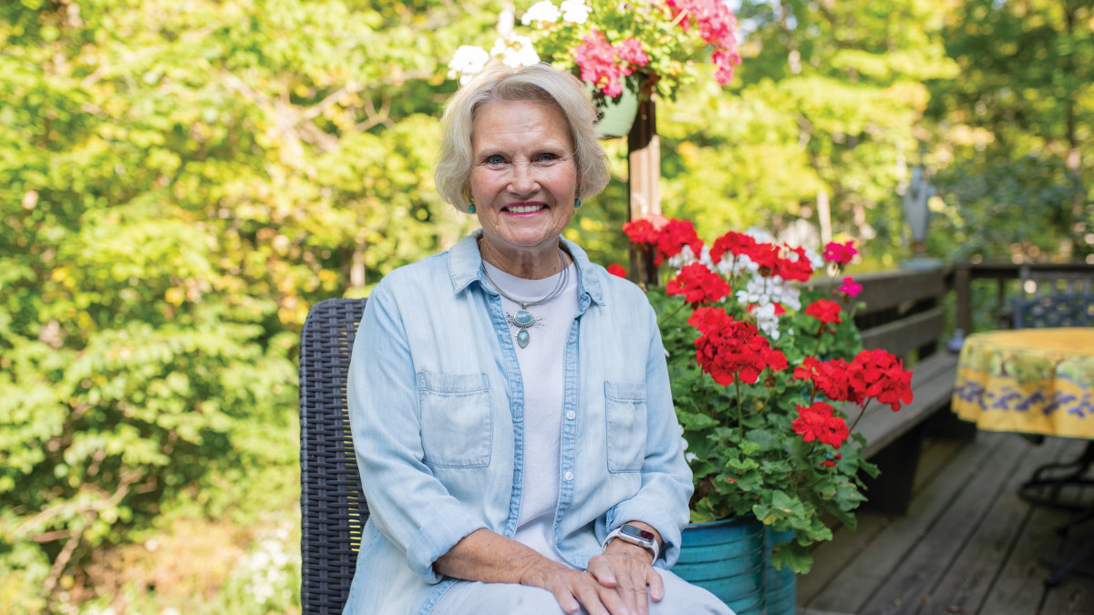 Sue Anne Starnes Gilroy '70 sits in her garden