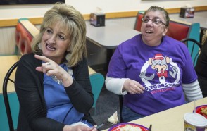 Lisa Henderson '82 and Susan Wiseman/photo by Becky Malewitz