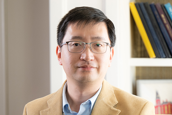 Guangjun Qu Photo